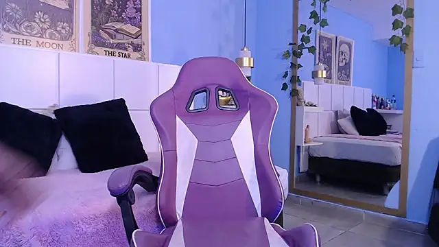 Snapshot of PenelopeBond chatting on December 2025 07:17:01 AM PenelopeBond online show from December 2025 07:17:01 AM