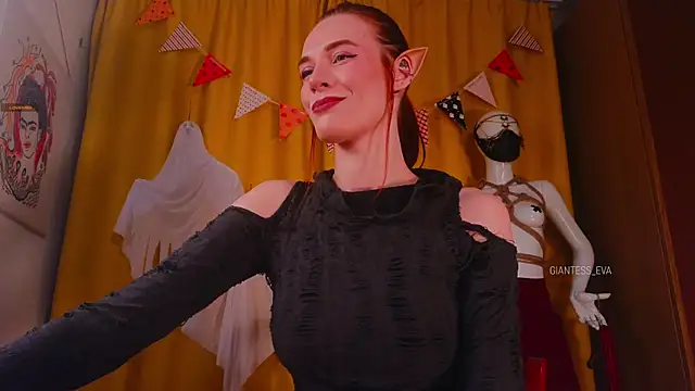 Snapshot of Giantess_Eva chatting on October 2025 05:15:02 PM Giantess Eva online show from October 2025 05:15:02 PM