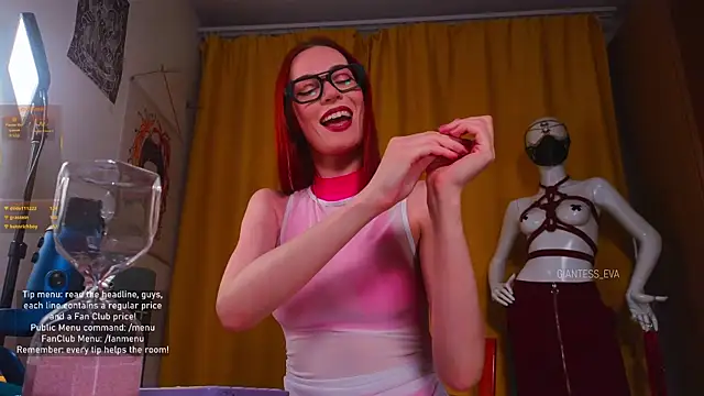 Snapshot of Giantess_Eva chatting on November 2025 06:40:02 PM Giantess Eva online show from November 2025 06:40:02 PM