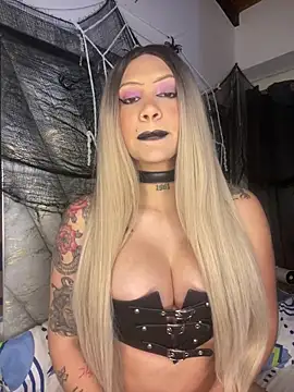 Snapshot of liahouses chatting on October 2025 10:53:02 PM liahouses online show from October 2025 10:53:02 PM