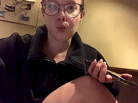 Stacyqq online show from October 2025 01:34:01 PM