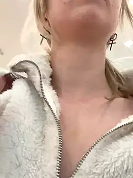 Snapshot of RonnieKiss chatting on September 2025 04:36:02 AM RonnieKiss online show from September 2025 04:36:02 AM