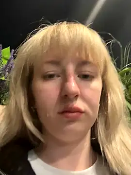 Snapshot of RonnieKiss chatting on September 2025 03:32:01 AM RonnieKiss online show from September 2025 03:32:01 AM