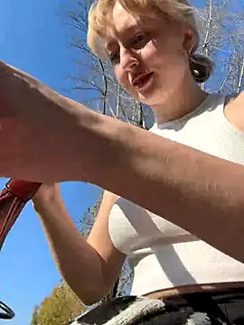 Snapshot of RonnieKiss chatting on September 2025 03:43:02 AM RonnieKiss online show from September 2025 03:43:02 AM