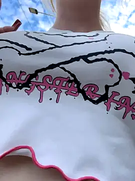 Snapshot of RonnieKiss chatting on September 2025 04:17:02 AM RonnieKiss online show from September 2025 04:17:02 AM