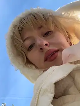 Snapshot of RonnieKiss chatting on October 2025 03:34:02 AM RonnieKiss online show from October 2025 03:34:02 AM