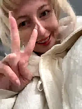 Snapshot of RonnieKiss chatting on October 2025 04:11:01 AM RonnieKiss online show from October 2025 04:11:01 AM