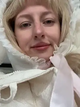 Snapshot of RonnieKiss chatting on October 2025 04:10:01 AM RonnieKiss online show from October 2025 04:10:01 AM