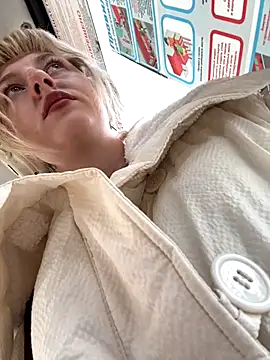 Snapshot of RonnieKiss chatting on October 2025 04:22:02 AM RonnieKiss online show from October 2025 04:22:02 AM