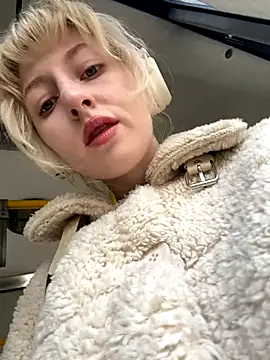 Snapshot of RonnieKiss chatting on October 2025 02:55:02 AM RonnieKiss online show from October 2025 02:55:02 AM