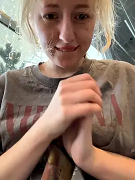 Snapshot of RonnieKiss chatting on November 2025 06:34:01 AM RonnieKiss online show from November 2025 06:34:01 AM