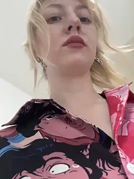 Snapshot of RonnieKiss chatting on November 2025 03:27:01 AM RonnieKiss online show from November 2025 03:27:01 AM