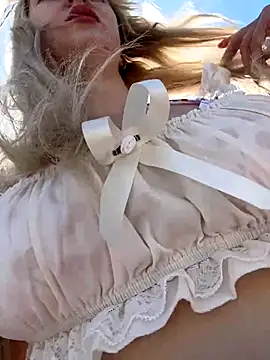 Snapshot of RonnieKiss chatting on November 2025 03:59:02 AM RonnieKiss online show from November 2025 03:59:02 AM