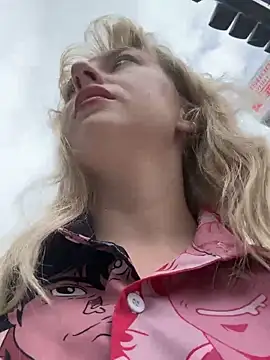 Snapshot of RonnieKiss chatting on November 2025 04:29:02 AM RonnieKiss online show from November 2025 04:29:02 AM