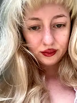 Snapshot of RonnieKiss chatting on December 2025 03:55:02 AM RonnieKiss online show from December 2025 03:55:02 AM