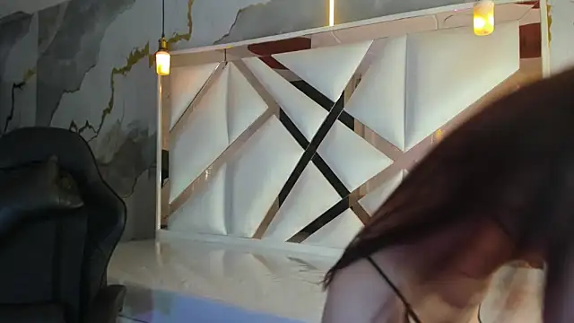 mia tf online show from November 2025 01:43:03 PM