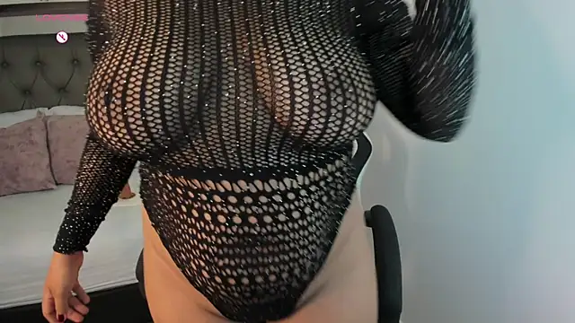 daniela crozee  online show from November 2025 02:23:01 AM