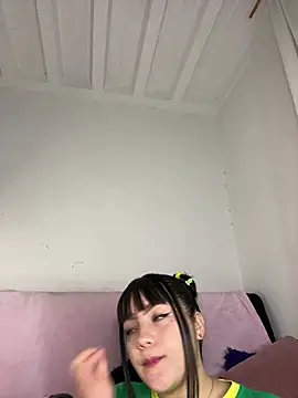 Snapshot of _amelie- chatting on June 2026 11:24:01 PM amelie- online show from June 2026 11:24:01 PM