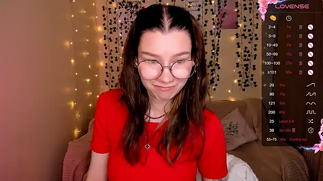 Snapshot of LinaBlossom_ chatting on October 2025 02:56:01 AM LinaBlossom online show from October 2025 02:56:01 AM