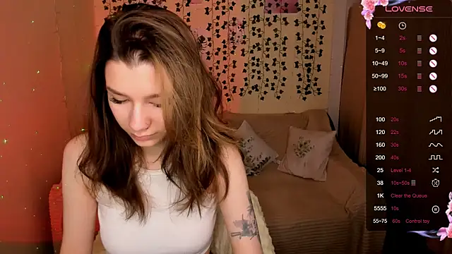 Snapshot of LinaBlossom_ chatting on November 2025 02:06:01 AM LinaBlossom online show from November 2025 02:06:01 AM