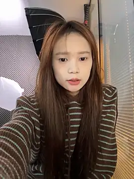 Snapshot of YY-27 chatting on October 2025 05:11:02 AM YY-27 online show from October 2025 05:11:02 AM