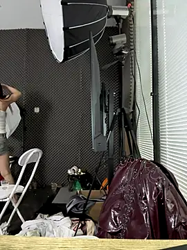 Snapshot of YY-27 chatting on November 2025 09:20:02 AM YY-27 online show from November 2025 09:20:02 AM