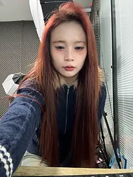 Snapshot of YY-27 chatting on December 2025 04:55:01 AM YY-27 online show from December 2025 04:55:01 AM