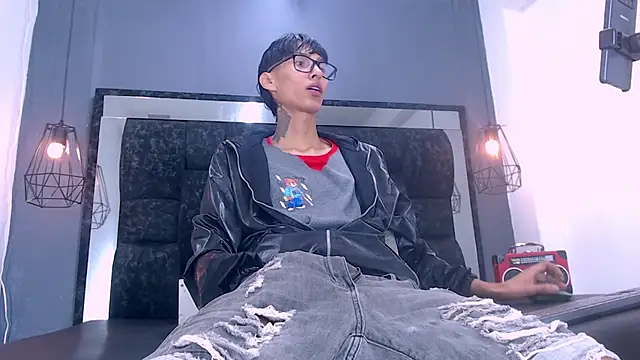 Daniel delux  online show from December 2025 11:48:01 AM