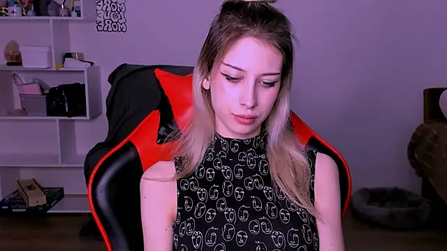 Snapshot of Lori_lolii chatting on October 2025 07:45:02 PM Lori lolii online show from October 2025 07:45:02 PM