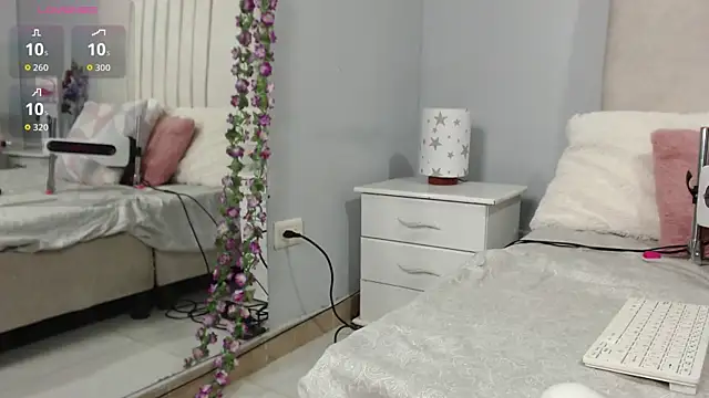 AmandaaWats online show from October 2025 08:32:01 PM