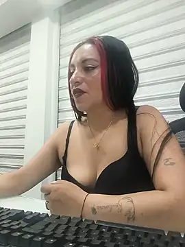 Snapshot of Alisson_Stonee chatting on May 2026 07:54:02 PM Alisson Stonee online show from May 2026 07:54:02 PM