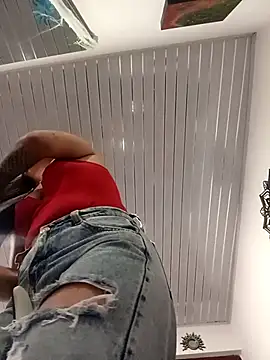 Snapshot of _Luna-1 chatting on October 2025 03:03:01 PM Luna-1 online show from October 2025 03:03:01 PM