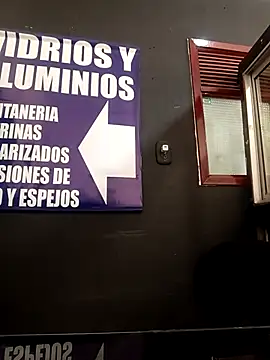 Snapshot of _Luna-1 chatting on November 2025 03:00:01 PM Luna-1 online show from November 2025 03:00:01 PM