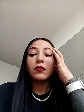 Snapshot of _Luna-1 chatting on November 2025 06:40:02 PM Luna-1 online show from November 2025 06:40:02 PM