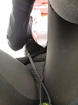 Snapshot of _Luna-1 chatting on November 2025 06:10:02 PM Luna-1 online show from November 2025 06:10:02 PM