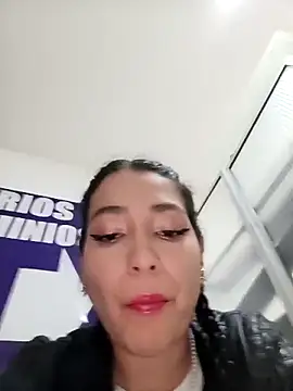 Snapshot of _Luna-1 chatting on December 2025 09:00:01 PM Luna-1 online show from December 2025 09:00:01 PM