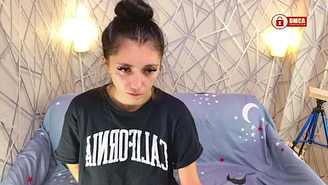 Charming LIA online show from November 2025 05:14:01 PM