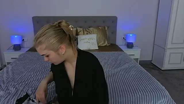 AlinaLiii online show from April 2026 05:36:01 PM