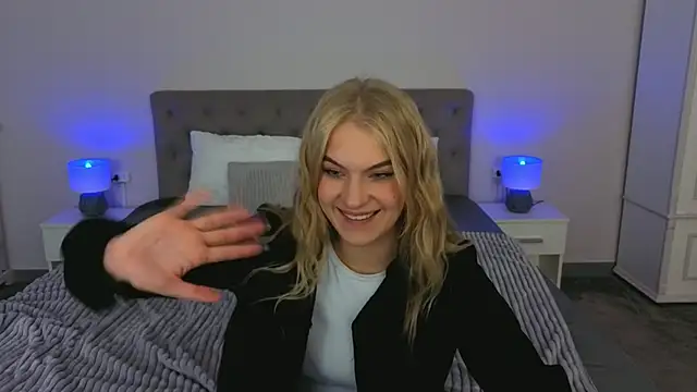 AlinaLiii online show from April 2026 07:22:01 PM