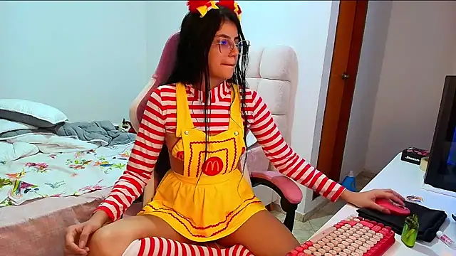 Snapshot of Julieta_Rose19 chatting on October 2025 03:18:01 AM Julieta Rose19 online show from October 2025 03:18:01 AM