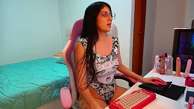 Snapshot of Julieta_Rose19 chatting on November 2025 03:37:02 AM Julieta Rose19 online show from November 2025 03:37:02 AM