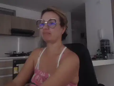 LovePaula online show from December 2024 08:47:02 PM