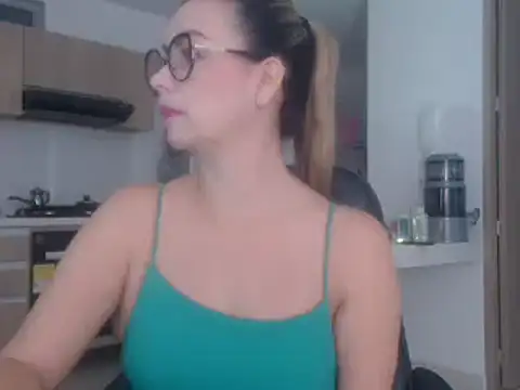 LovePaula online show from March 2025 12:03:01 PM