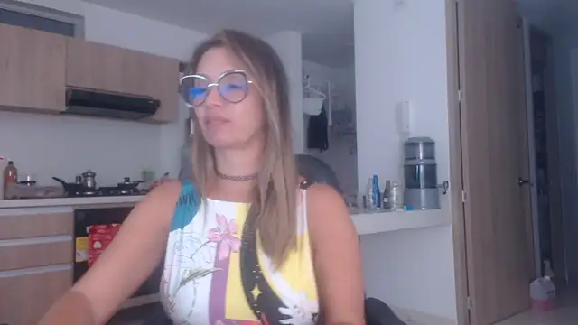 LovePaula online show from October 2025 01:39:02 AM