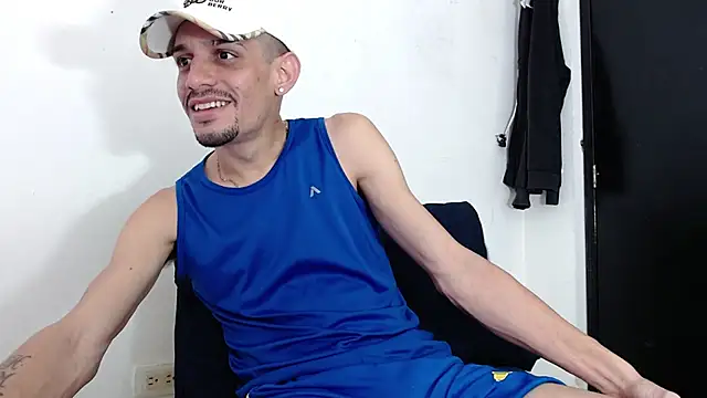 Snapshot of LATINO27CM chatting on February 2026 12:31:01 AM LATINO27CM online show from February 2026 12:31:01 AM