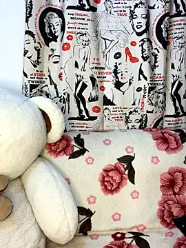 Snapshot of Linda_rouse chatting on October 2025 11:01:02 PM Linda rouse online show from October 2025 11:01:02 PM