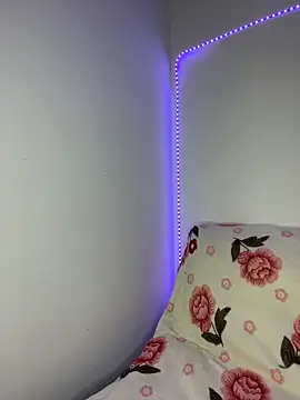 Snapshot of Linda_rouse chatting on November 2025 11:37:02 PM Linda rouse online show from November 2025 11:37:02 PM