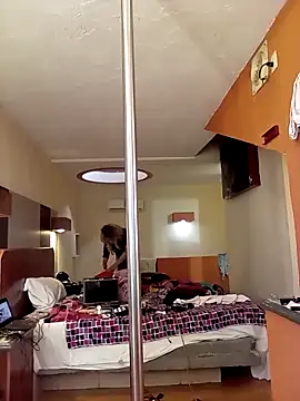 Snapshot of transreyna chatting on January 2025 08:58:02 PM transreyna online show from January 2025 08:58:02 PM