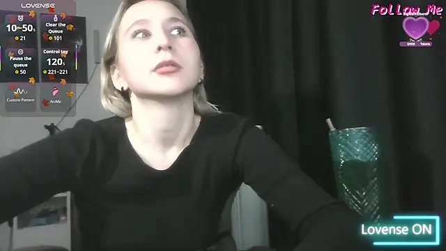 Snapshot of ChristinaFivePlus chatting on October 2025 06:18:02 PM ChristinaFivePlus online show from October 2025 06:18:02 PM