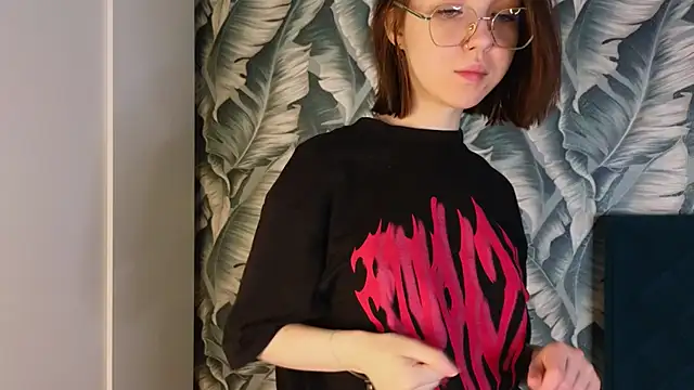 Snapshot of Veyaspace chatting on December 2025 11:27:02 AM Veyaspace online show from December 2025 11:27:02 AM